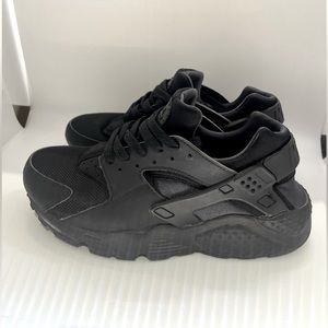Nike Blackout Huarache Run